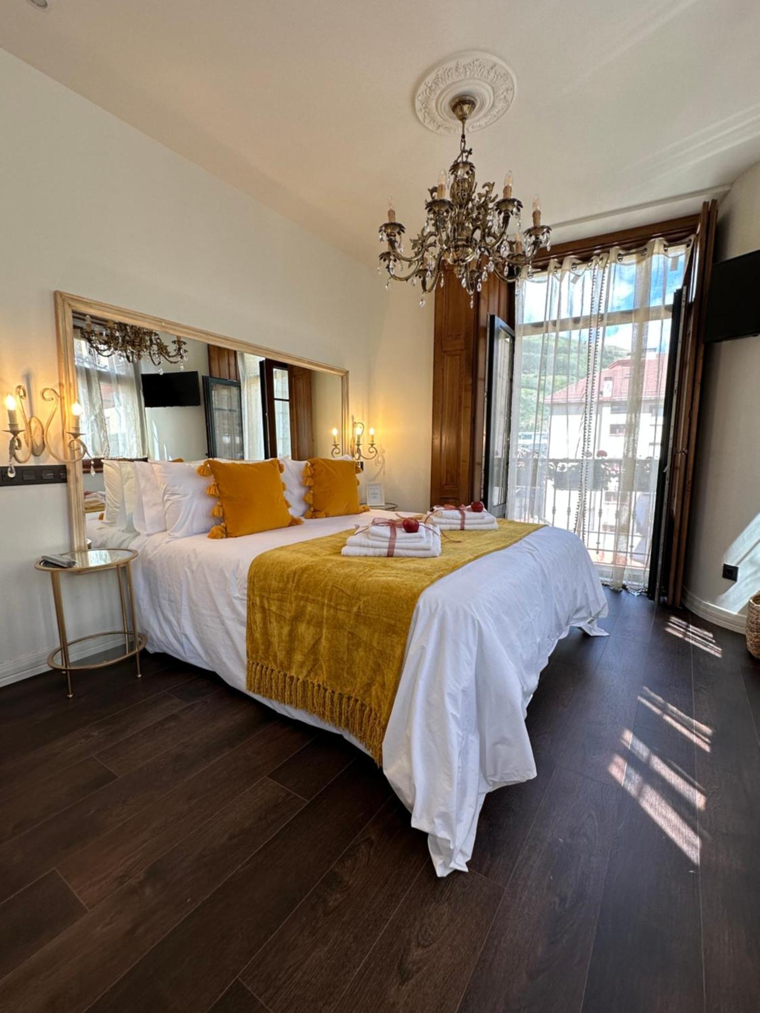 Claren'S Boutique Rooms Cangas De Narcea Exterior foto