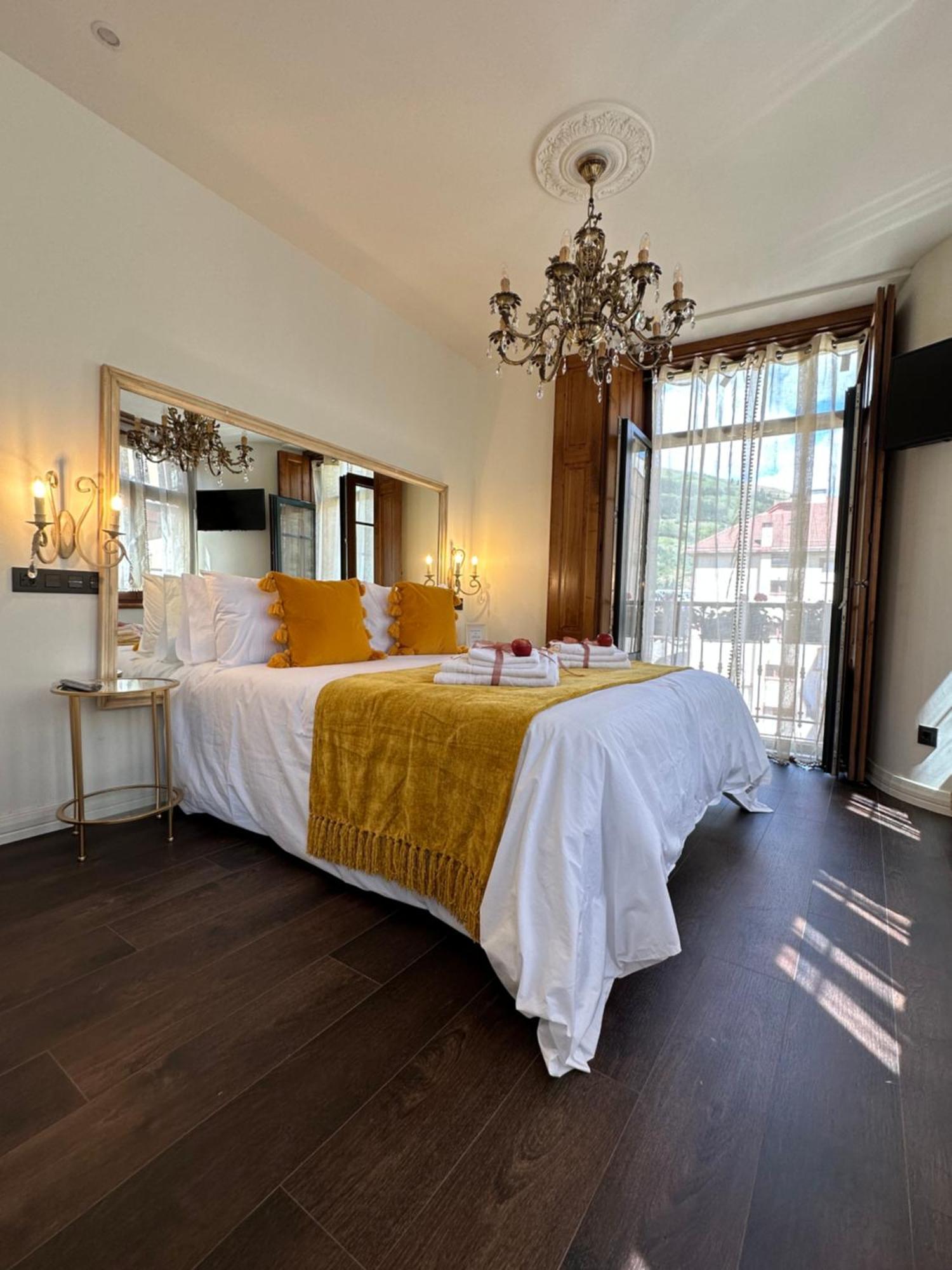 Claren'S Boutique Rooms Cangas De Narcea Exterior foto