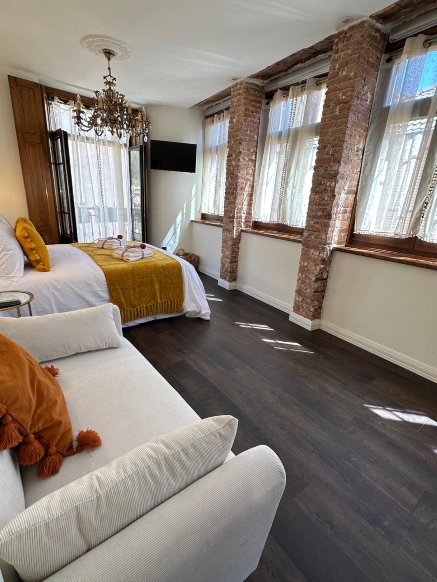 Claren'S Boutique Rooms Cangas De Narcea Exterior foto